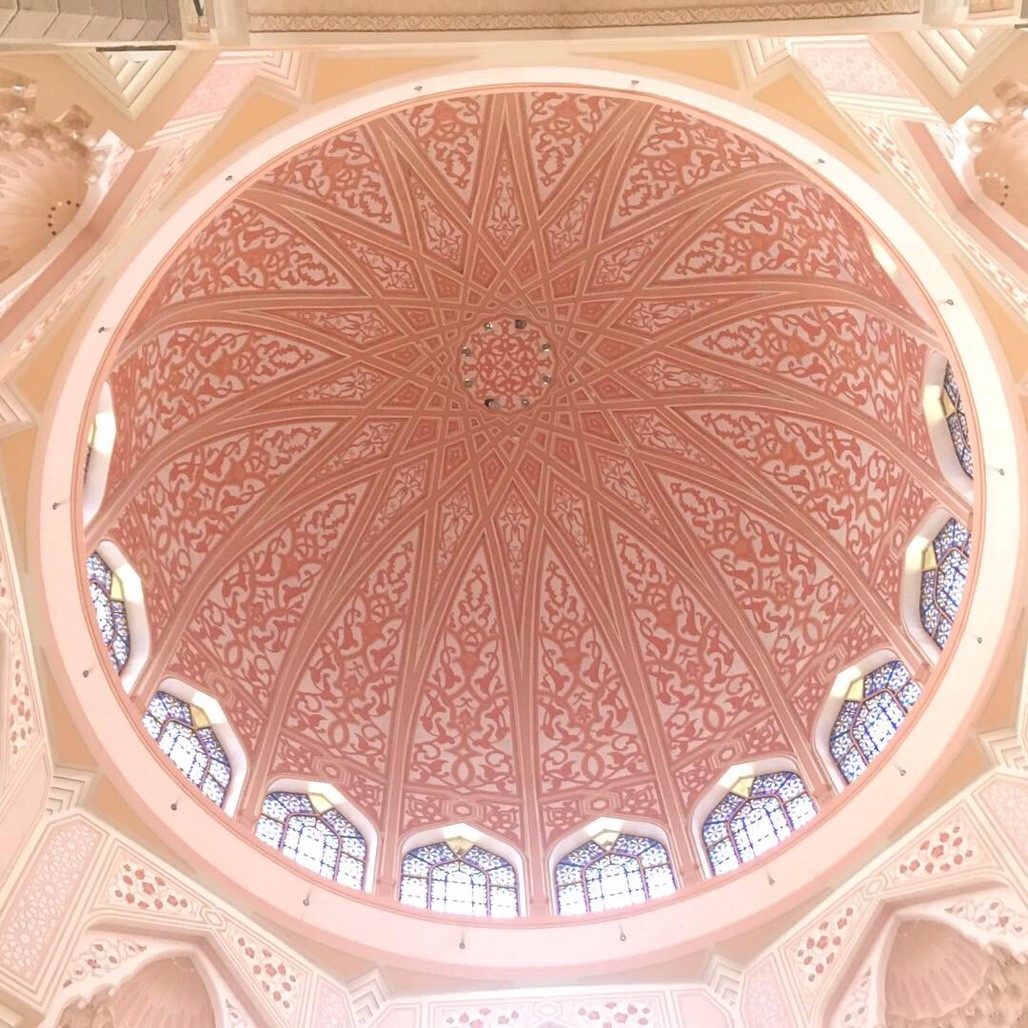 ピンクモスク天井